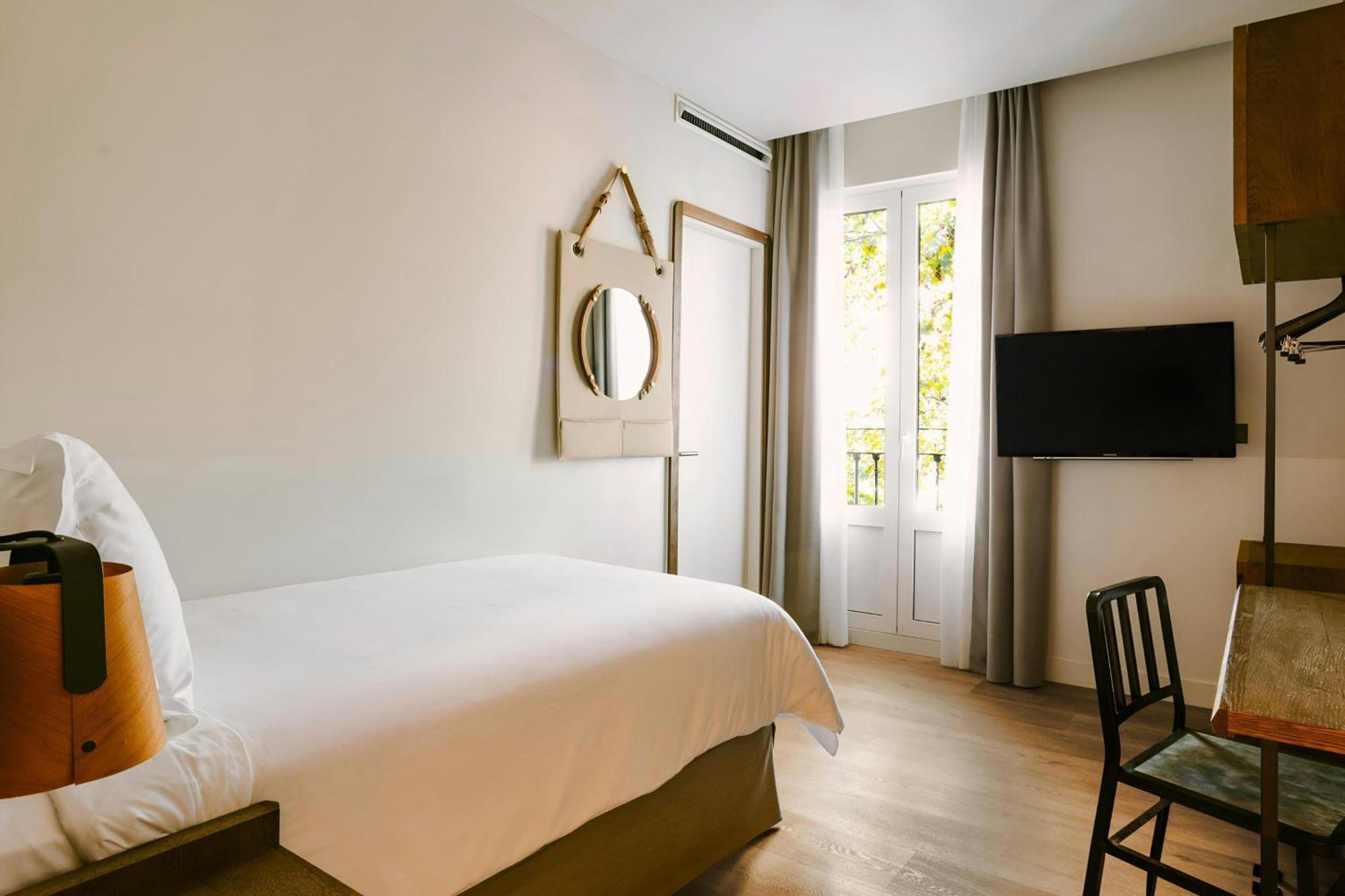 Hotel Casa Luz Placa Universitat, Sonder By Marriott Bonvoy